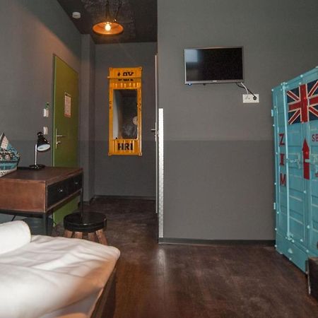 Hostel Am Bahnhof 줄 외부 사진