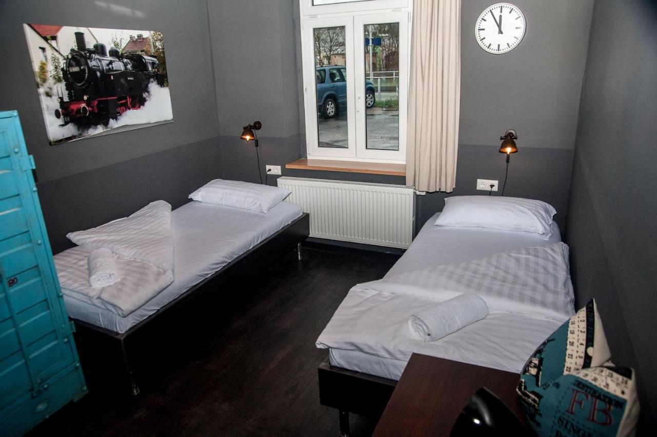 Hostel Am Bahnhof 줄 외부 사진